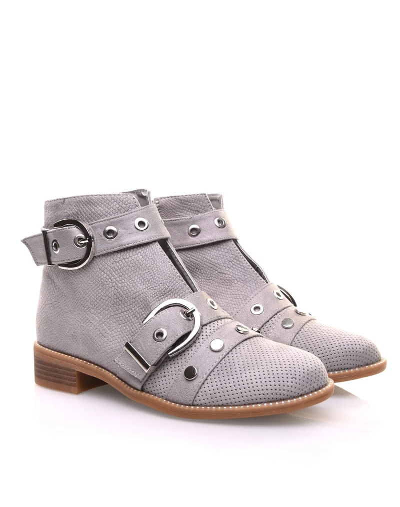 Bottines grises lanières cloutées ouvertes à l’avant