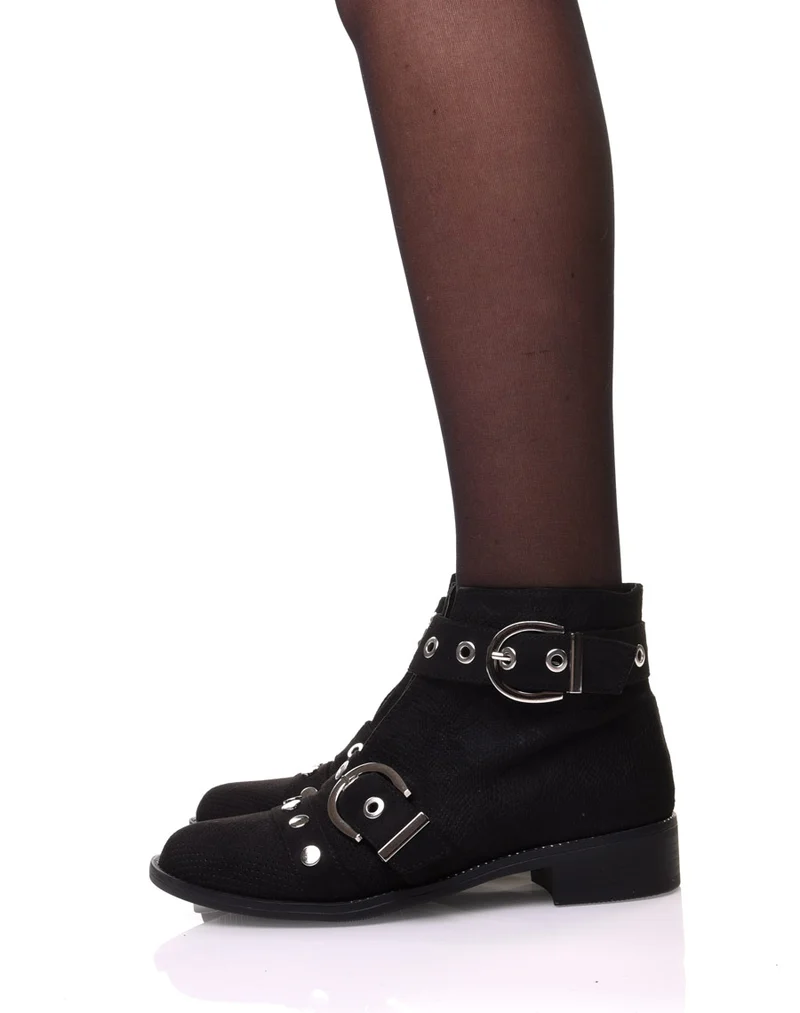 Bottines noires lanières cloutées ouvertes à l’avant