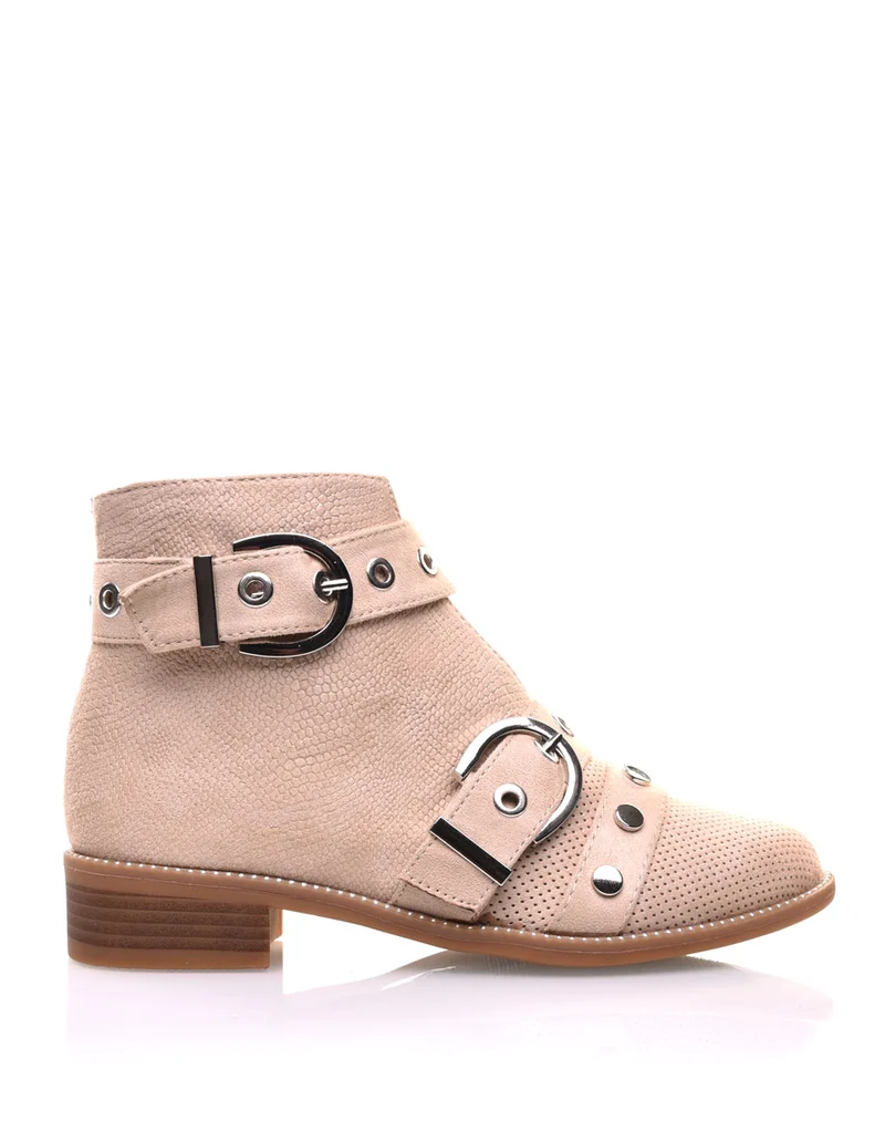 Bottines beiges lanières cloutées ouvertes à l’avant