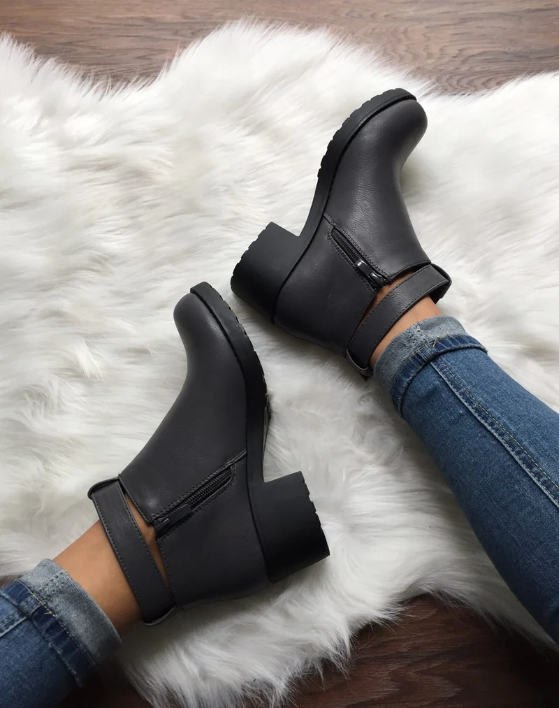 Bottines grises à boucles chevilles