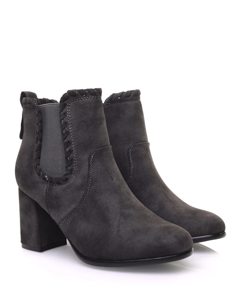 Bottines à talons grises en suédine et détails torsadés