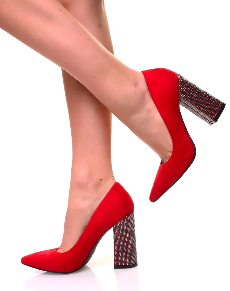 Escarpins en suédine rouges à talons à strass carrés