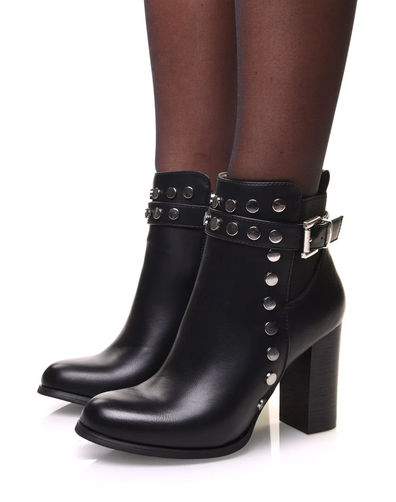 Bottines noires à sangle détails cloutés et talons