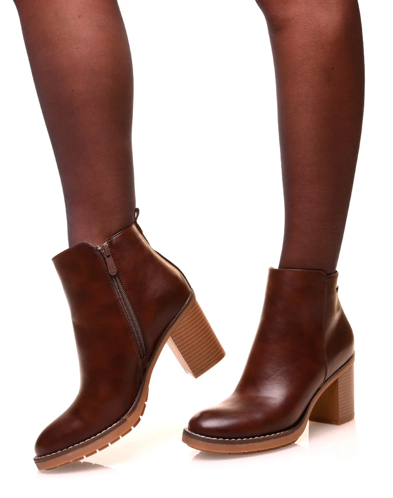 Bottines marrons à talons carrés