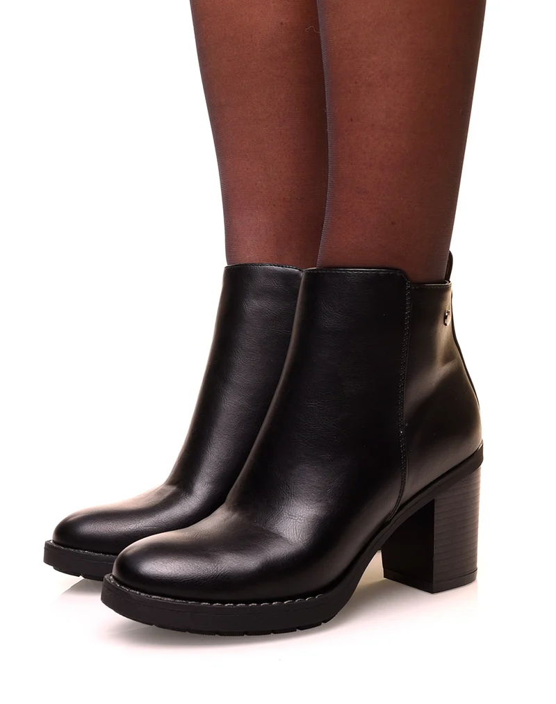 Bottines noires à talons carrés