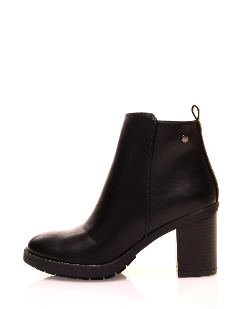 Bottines noires à talons carrés