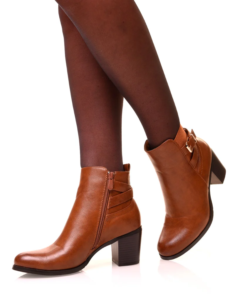 Bottines camel à talons carrés et à sangle