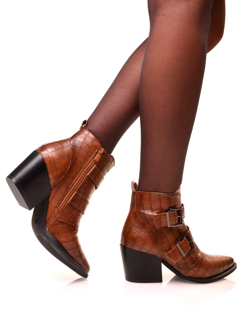 Bottines camel à talons et à effet croco
