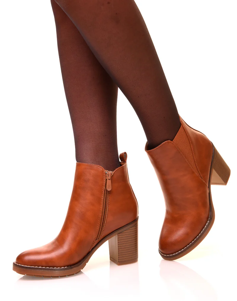 Bottines camel à talons carrés