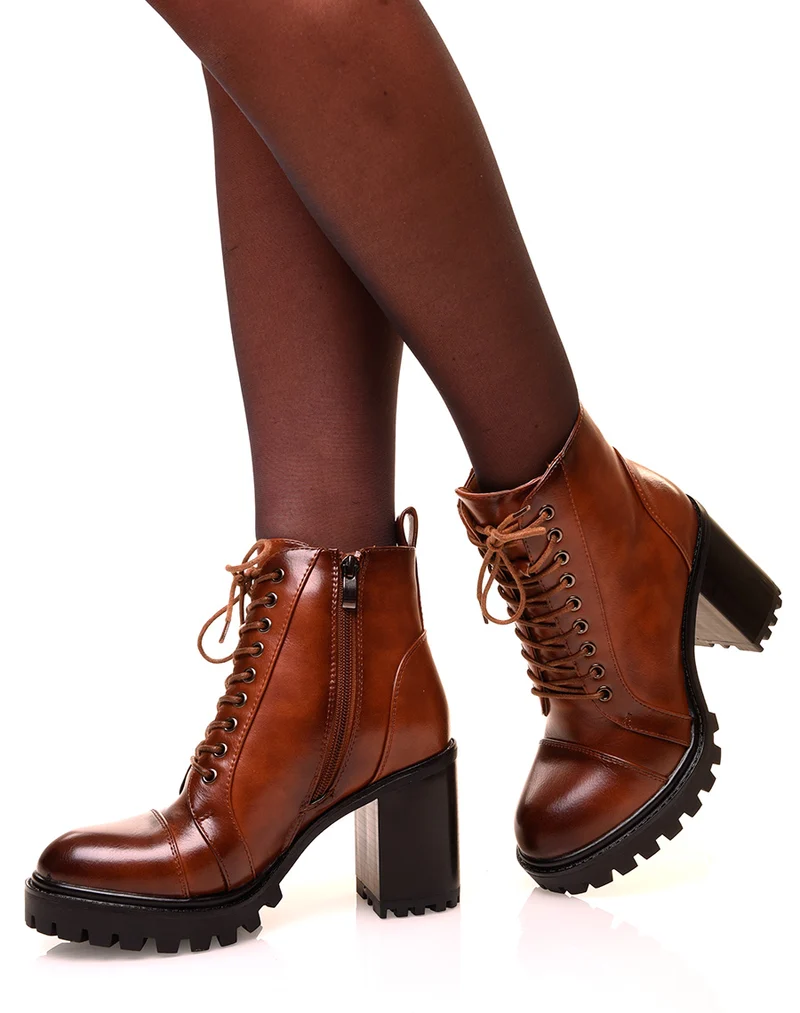 Bottines camel à talons et à lacets