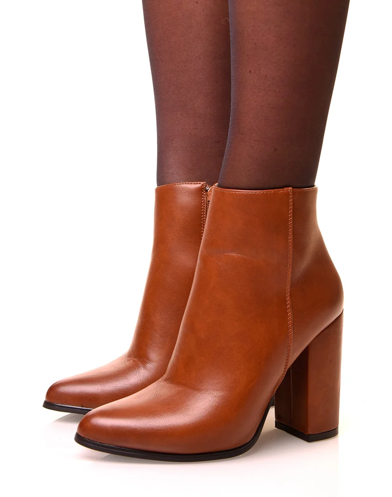 Bottines camel à talons carrés et à bouts pointus