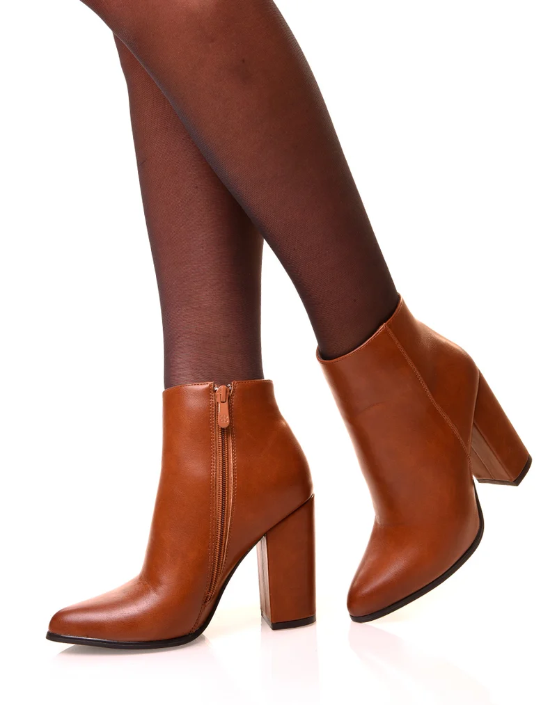 Bottines camel à talons carrés et à bouts pointus