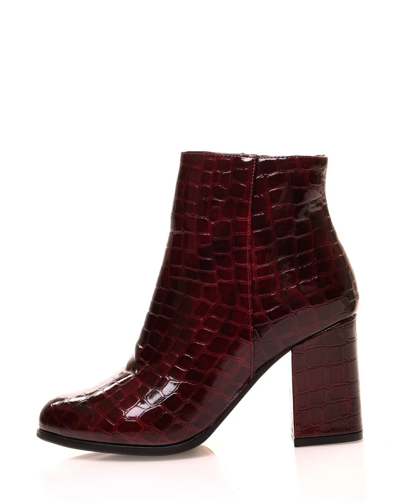 Bottines bordeaux effet croco à talons