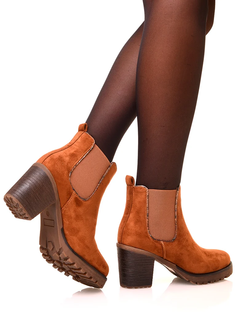 Bottines camel en suédine à petit talon