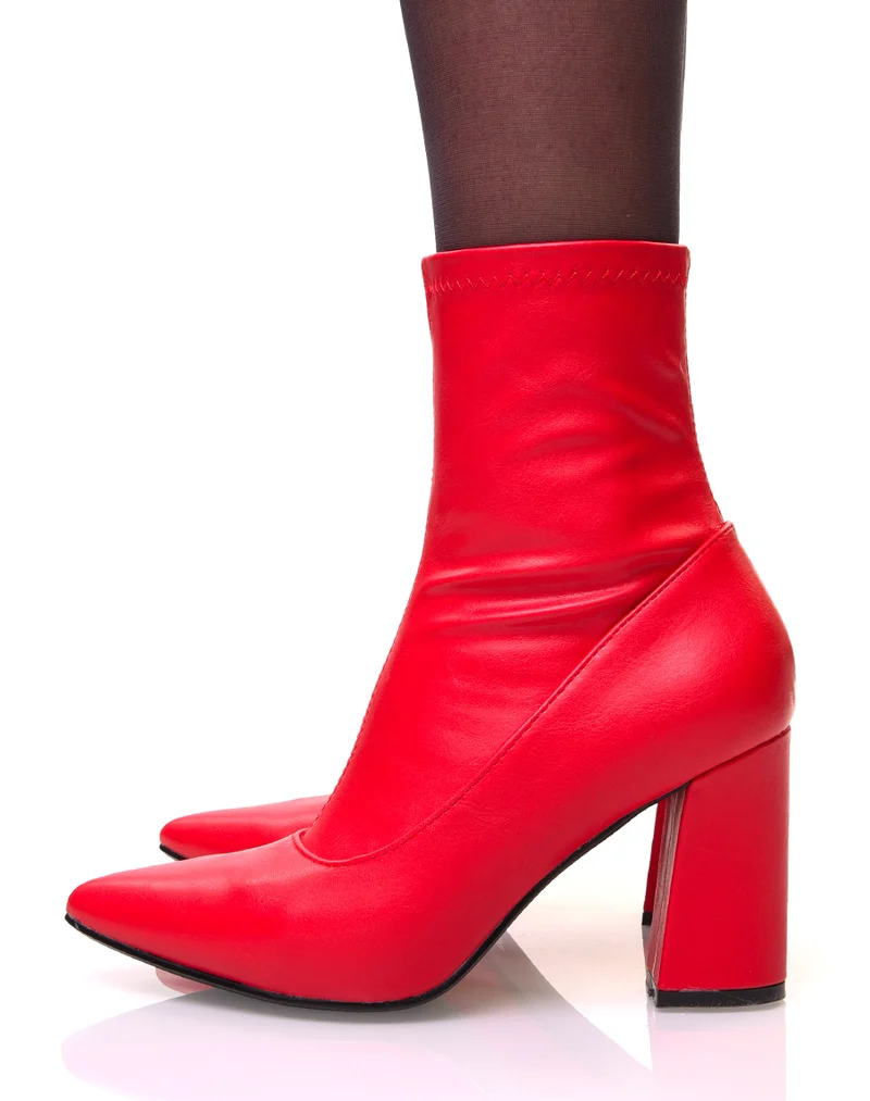 Bottines rouges à talons carrés et bouts pointus effet chaussette