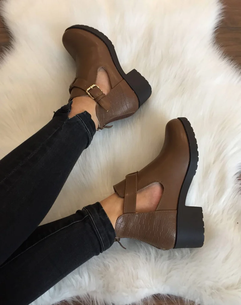 Bottines marron ajourées à partit talon et boucle