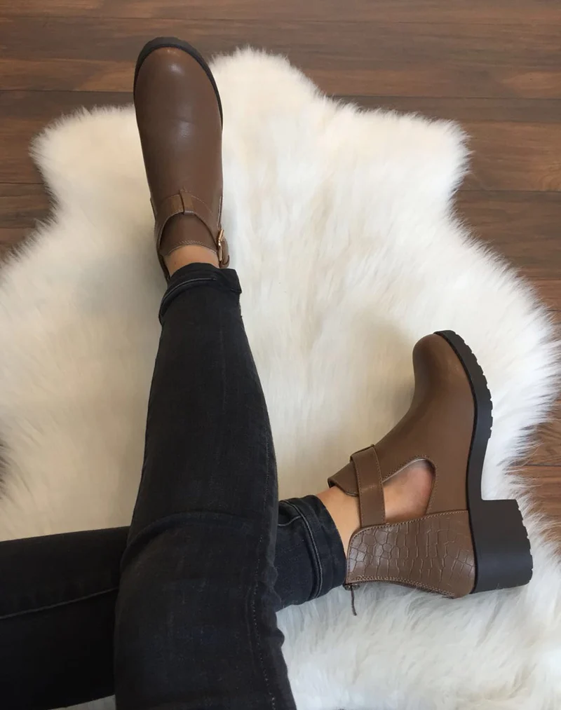 Bottines marron ajourées à partit talon et boucle