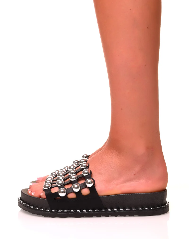 Mules noires à gros clous argentés