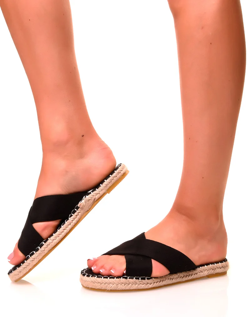 Nu-pieds noirs à lanières croisées