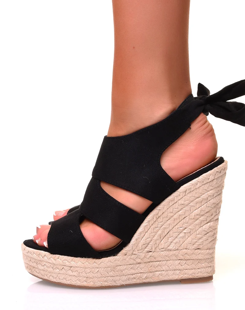 Sandales en suédine noire à talons compensés