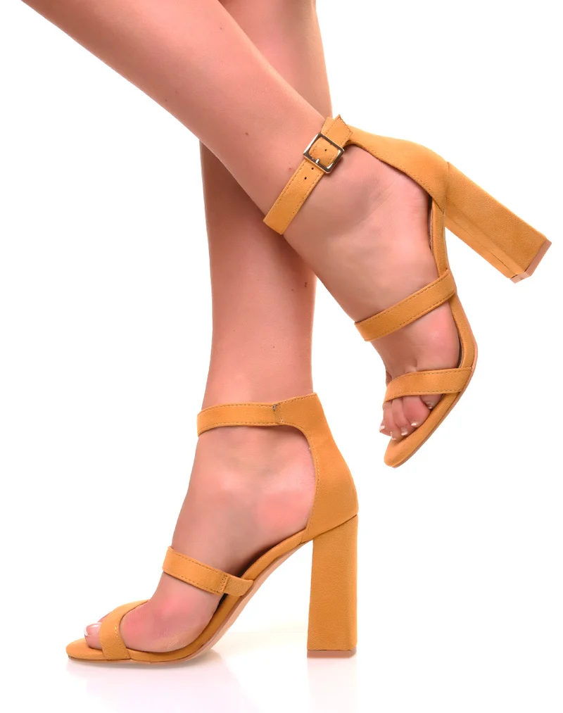 Sandales à talons à multiples lanières jaunes