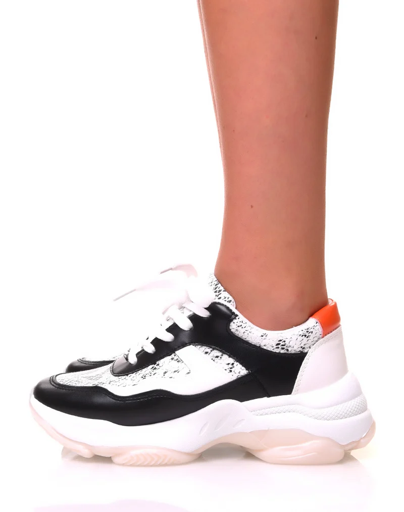 Baskets noires et blanches effet python et talon orange