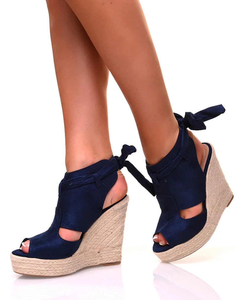 Sandales en suédine bleue marine à talons compensés