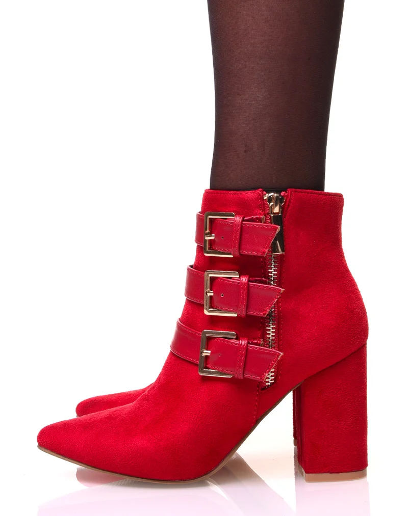 Bottines en suédine à bout pointus et sangles rouges