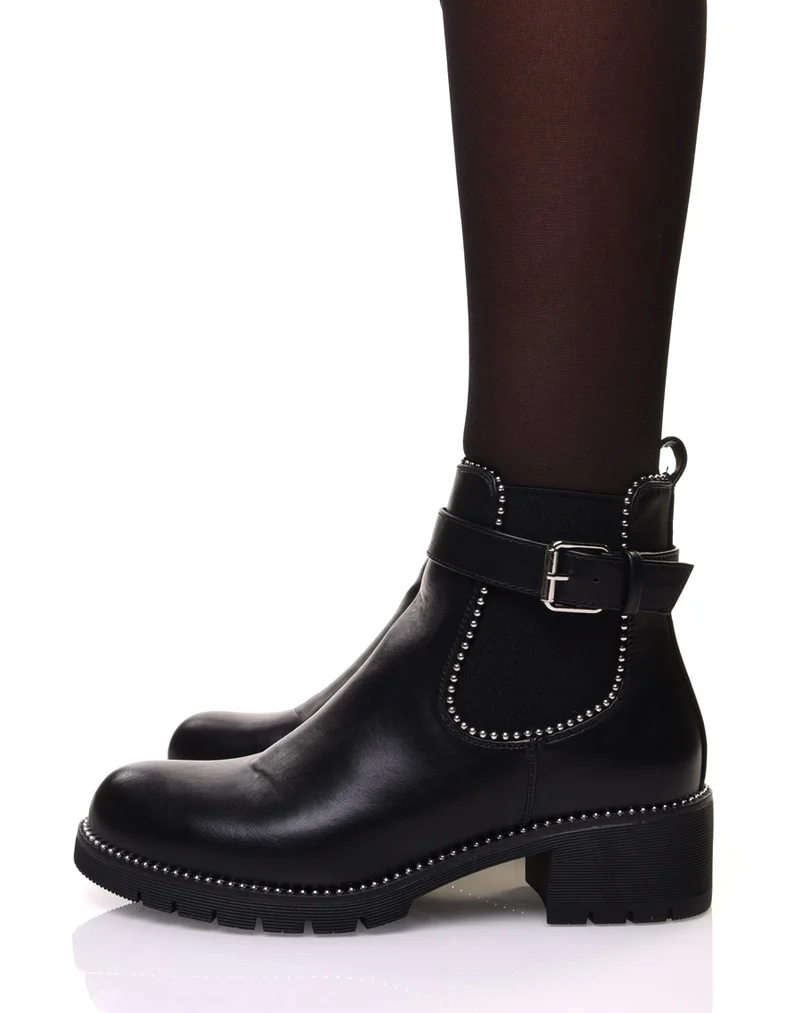Bottines noires à clous
