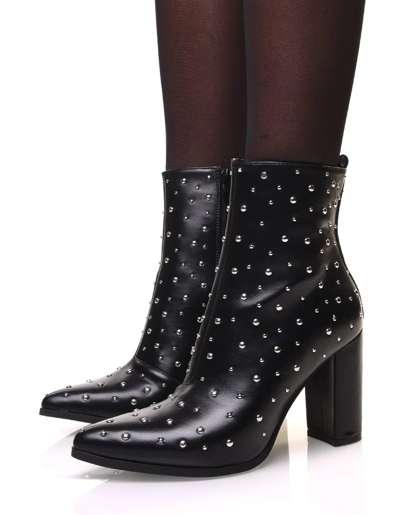 Bottines à talon haut noires ornées de clous ronds