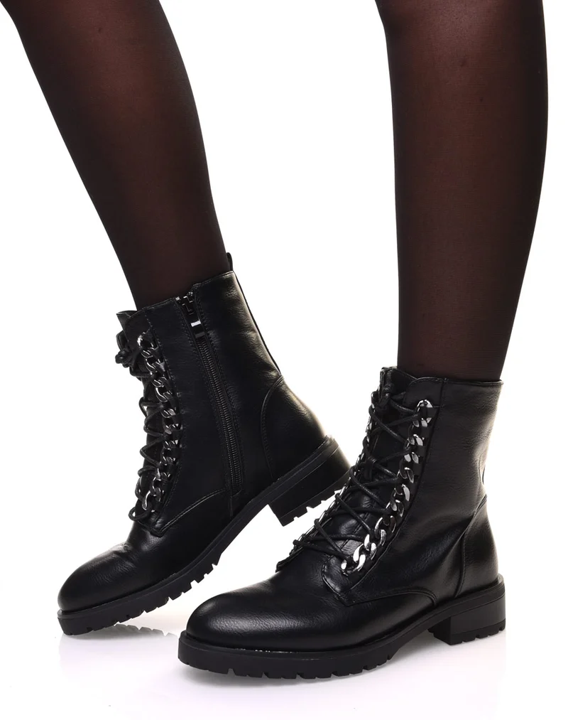 Bottines montantes noires à lacet et détails chaines