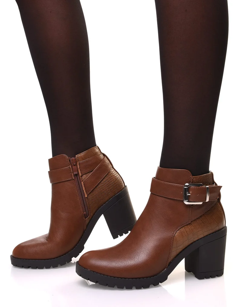 Bottines camelles à talon et détails croco