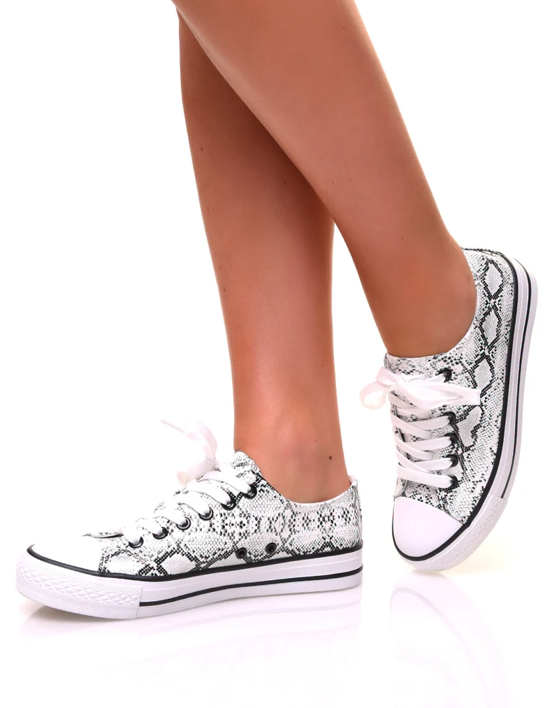 Baskets vernies python noir à lacets blancs