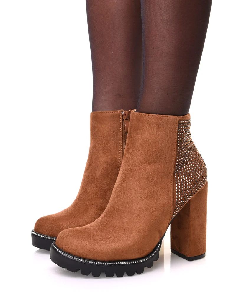 Chelsea boots camelles en suédine à détails strass et talons