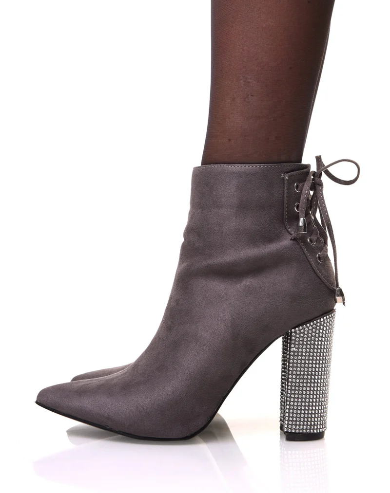 Bottines grises en suédine à talon à strass
