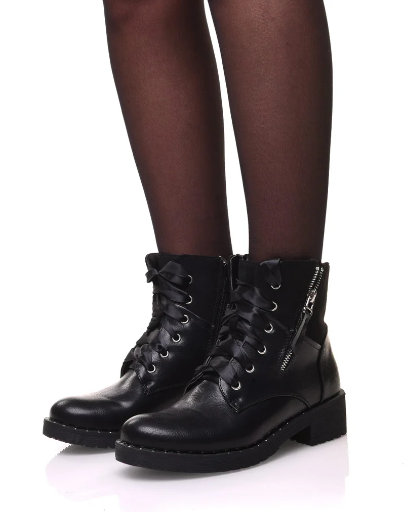 Bottines noires à lacets et semelles cloutées
