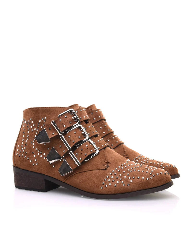 Bottines plates camel en suédine cloutées
