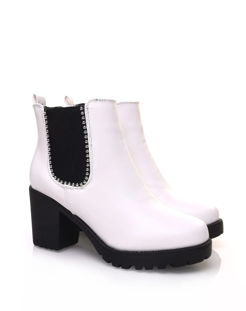 Bottines cloutées blanches à talons