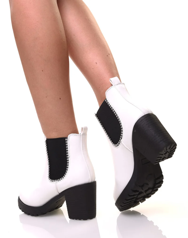 Bottines cloutées blanches à talons