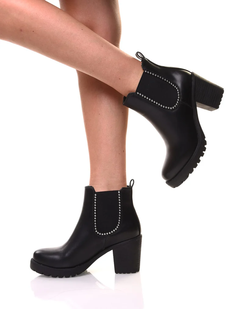 Bottines cloutées noires à talons