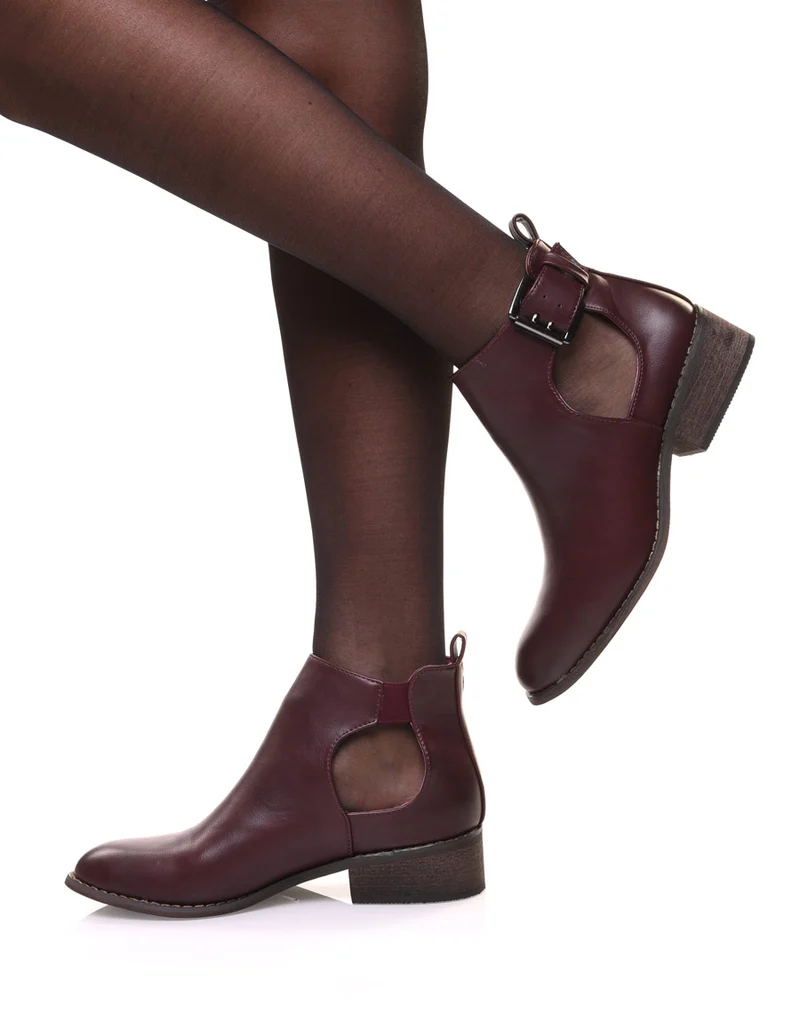 Bottines plates bordeaux ajourées avec sangle