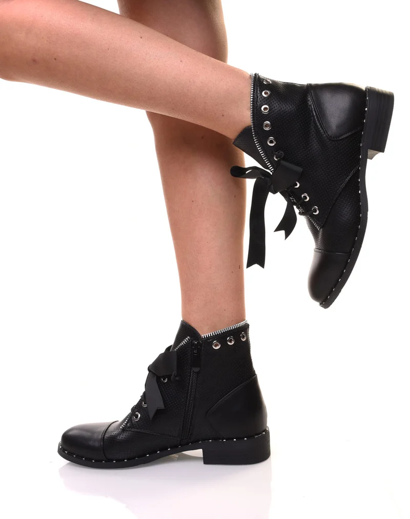 Bottines noires perforées