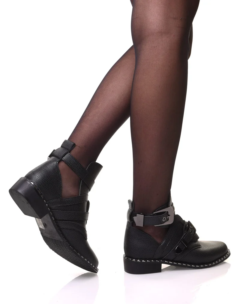 Bottines noires ajourées semelles cloutées