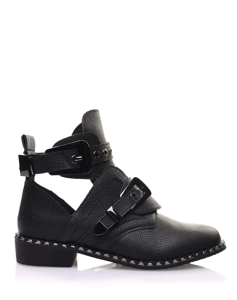 Bottines noires ajourées semelles cloutées