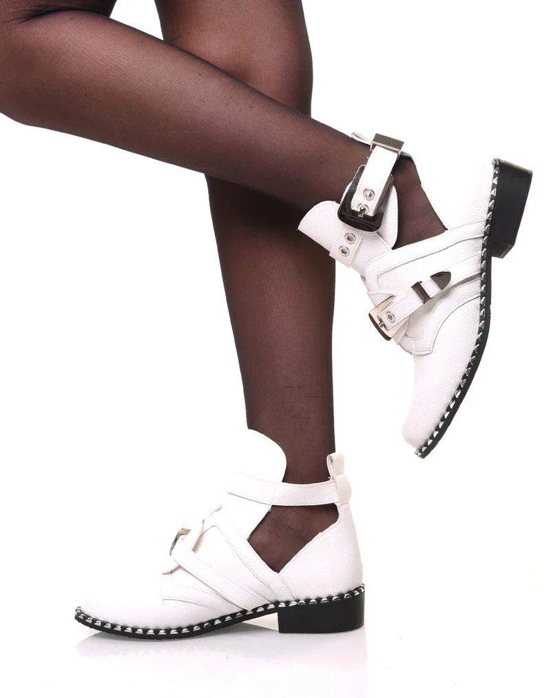 Bottines blanches ajourées semelles cloutées
