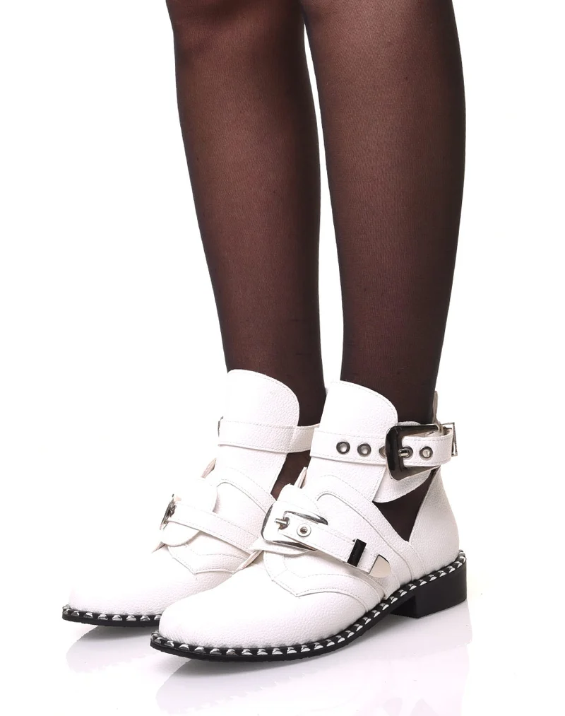 Bottines blanches ajourées semelles cloutées