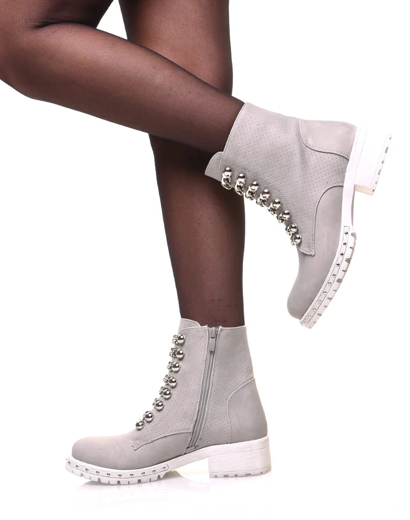 Bottines grises mattes avec chaînes