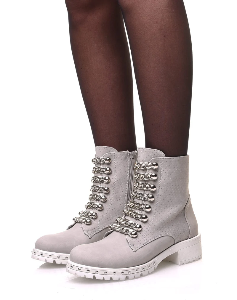 Bottines grises mattes avec chaînes