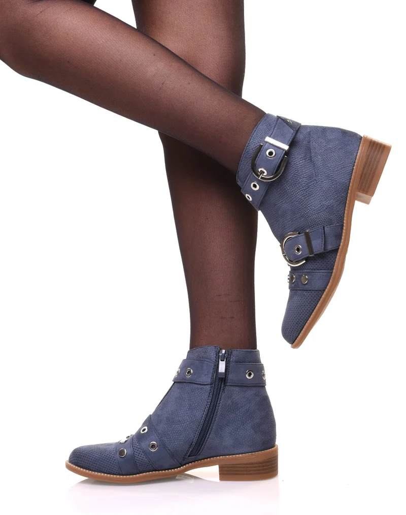 Bottines bleues lanières cloutées ouvertes à l’avant