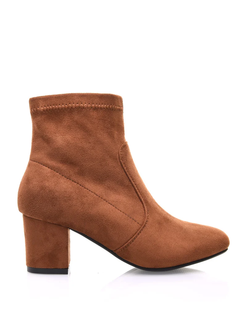 Bottines camel entièrement en suédine talons épais mi haut